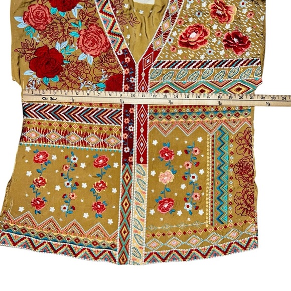 Savanna Jane Embroidered Top Size M/L - Picture 3 of 7